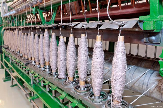 在纺织行业中,针织以及成为很多服装的主要生产方式,比如羊毛衫,丝袜